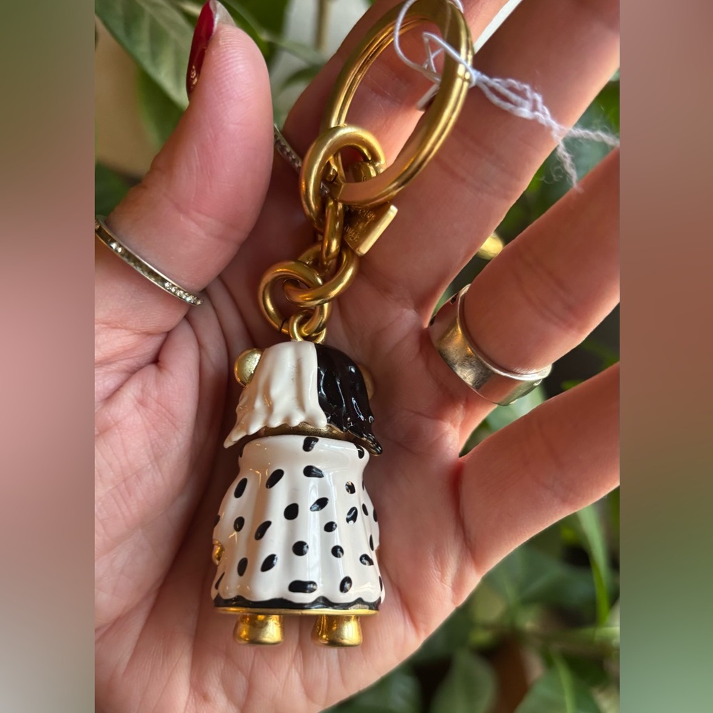 Authentic COACH Cruella DISNEY VILLAIN COLLECTION Keychain - Picture 3 of 7
